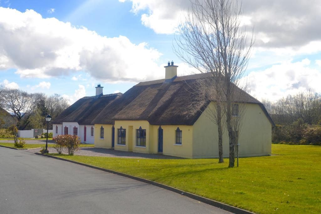 Cottage 33 Old Killarney Village Киларни Екстериор снимка
